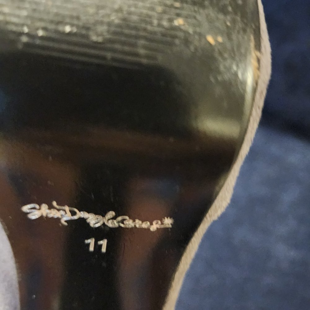 Shoes - Picture 4 of 6